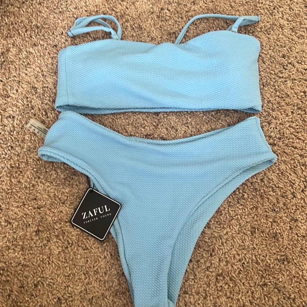tag still on bottoms, i just don’t like the fabric! never worn!